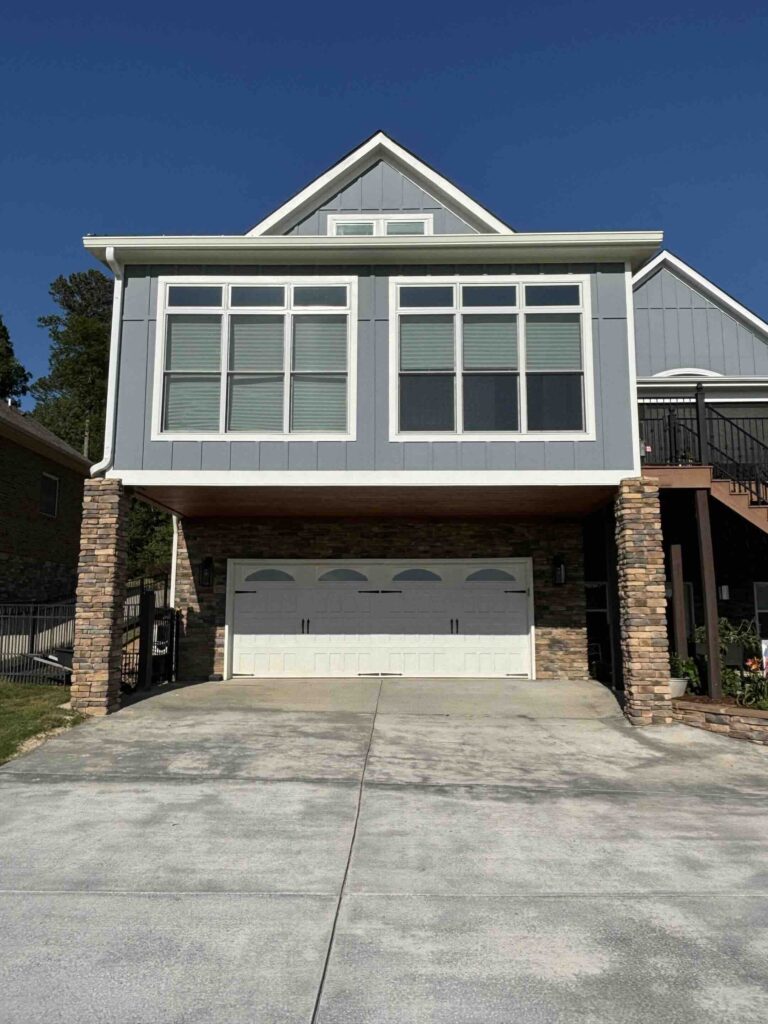 Front view of a custom home built in Guntersville, AL by Longleaf Building Company