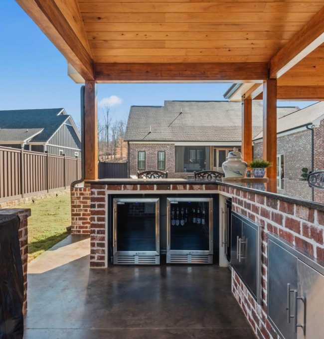 outdoor-kitchen-by-longleaf-building-company